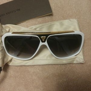 Louis Vuitton Evidence sunglasses white